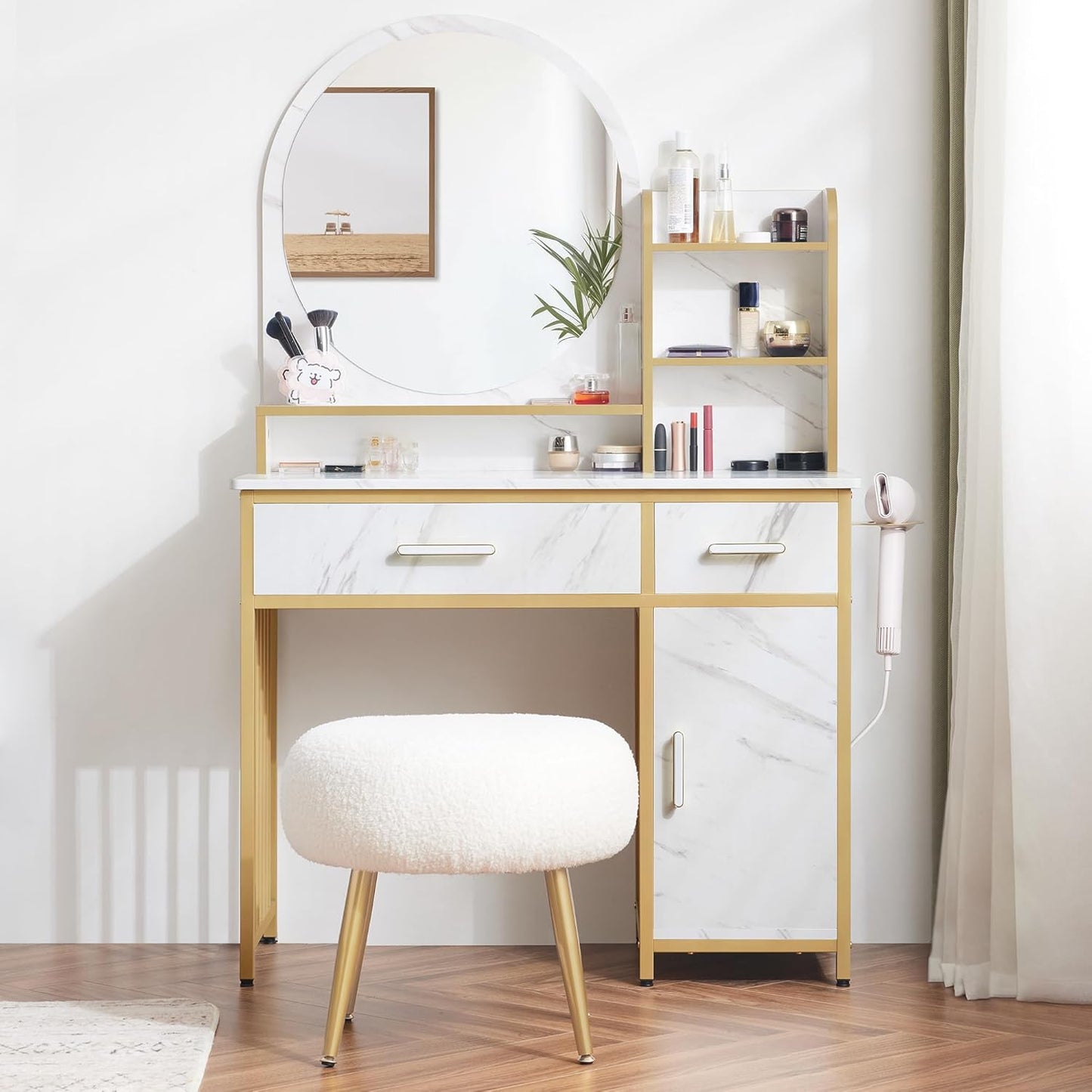 Coiffeuse avec miroir, table de maquillage avec 2 tiroirs, 3 étagères ouvertes, table cosmétique en bois, structure en métal, marbre blanc or, 43 * 104 * 147.5 cm, 2501